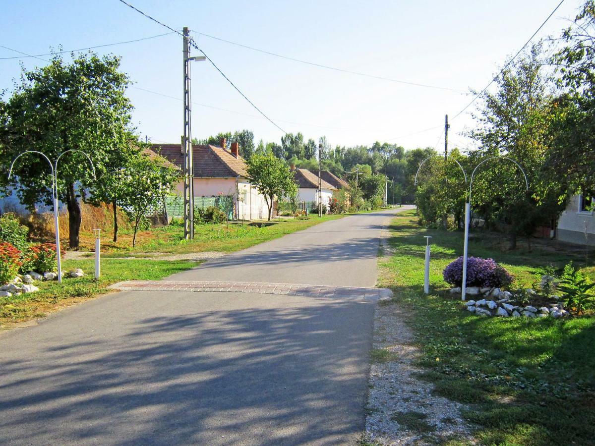 Holiday Home Tisza 2-2 Tiszafüred Exterior foto